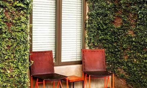 Who doesn't love a hidden nook?
.
.
.
#cozy #hiddengarden #ivy #hotelsanjose #hotels #austin #decor