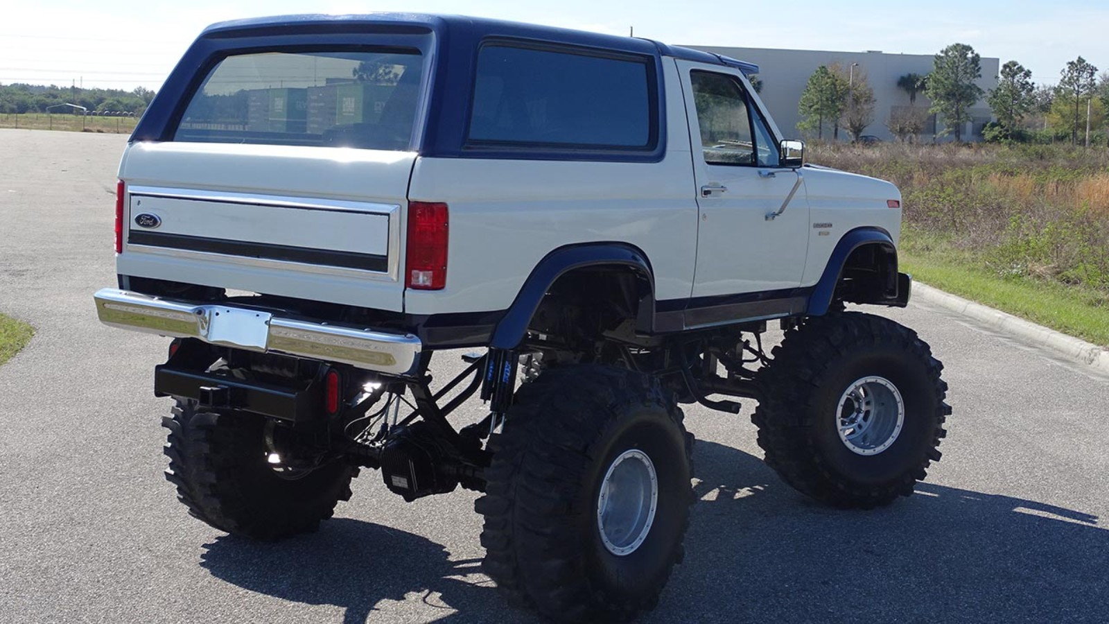 Wild Lifted 1986 Bronco Stands Far Above The Rest Ford Trucks