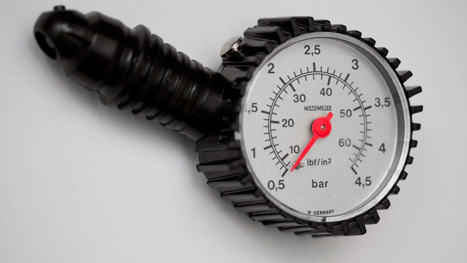 How to Determine Proper Tire Pressure