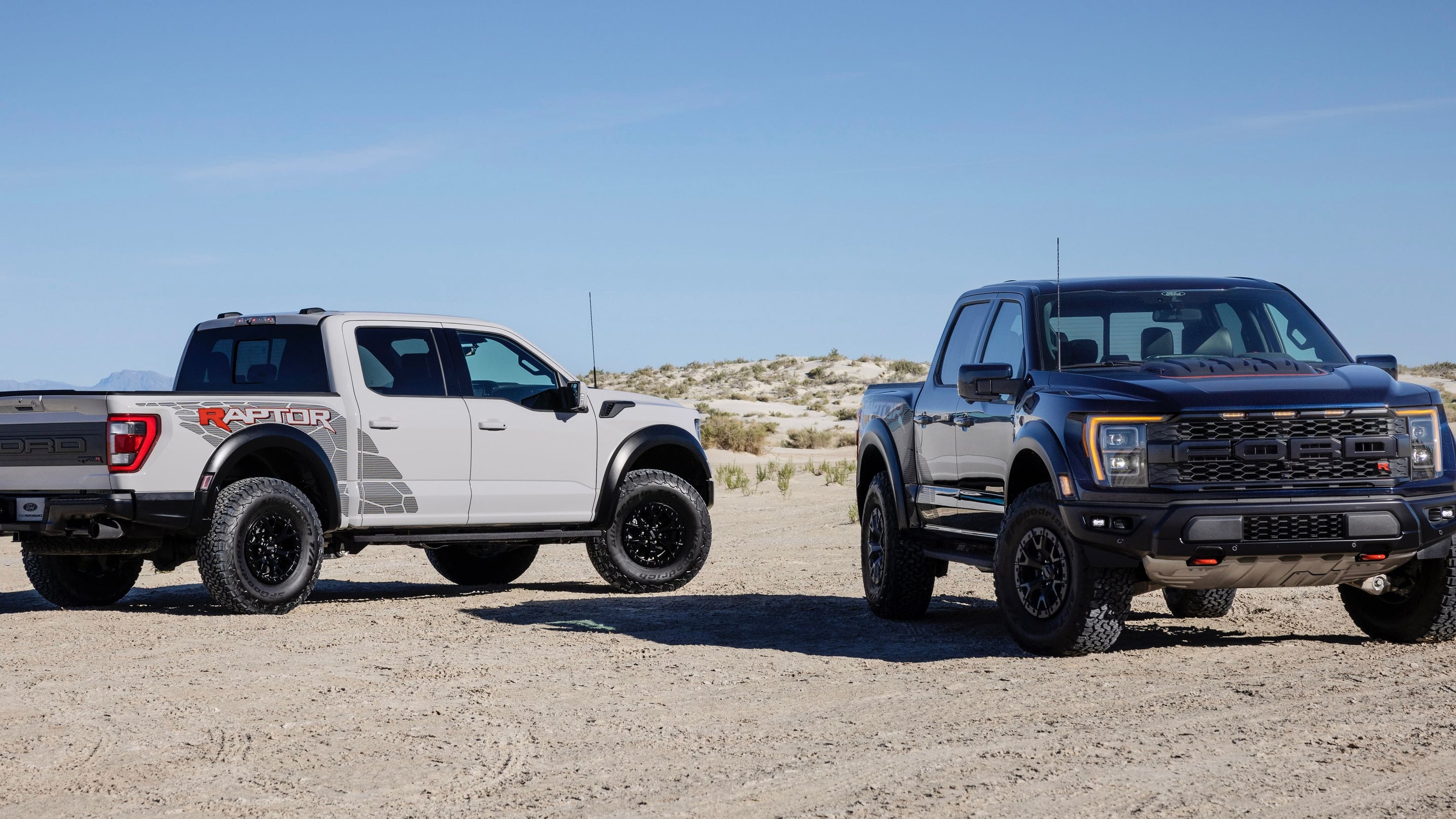 5 Reasons Why the F-150 Raptor Beats the Raptor R
