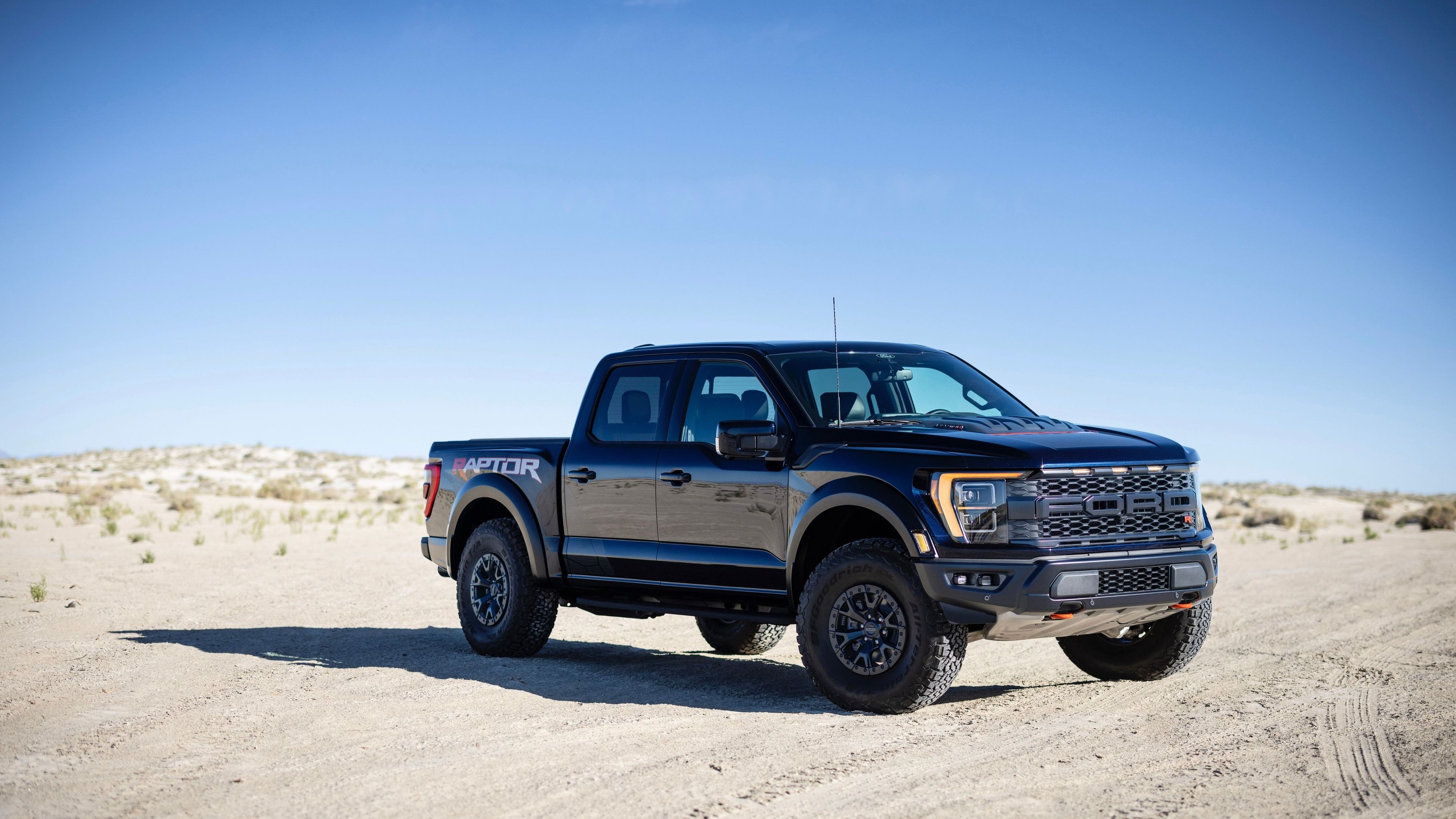 How to Tell the Difference Between Raptor R and Regular Raptor | Ford ...