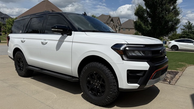 5 Reasons the Ford Expedition is the Perfect Roadtrip SUV (5 Reasons It