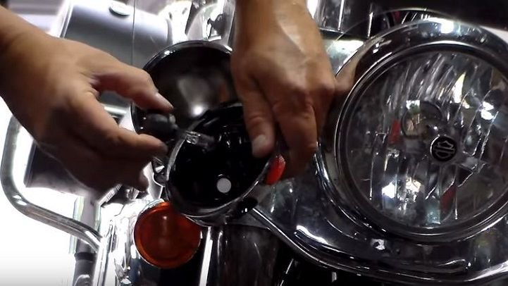 Harley Davidson Touring Replacing running lights