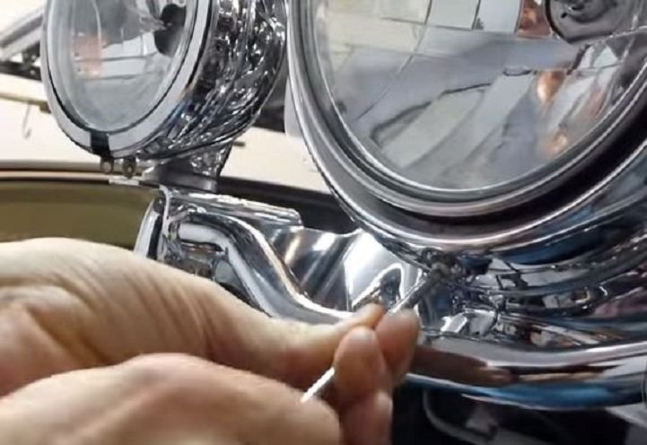 Harley Davidson Touring Installing HID Headlights