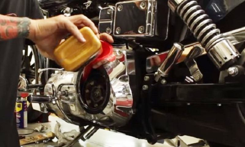 change primary oil harley road king