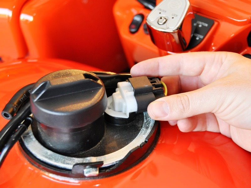 Disconnecting fuel pump harness plug