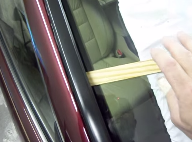 How to Replace Windshield Molding on Honda