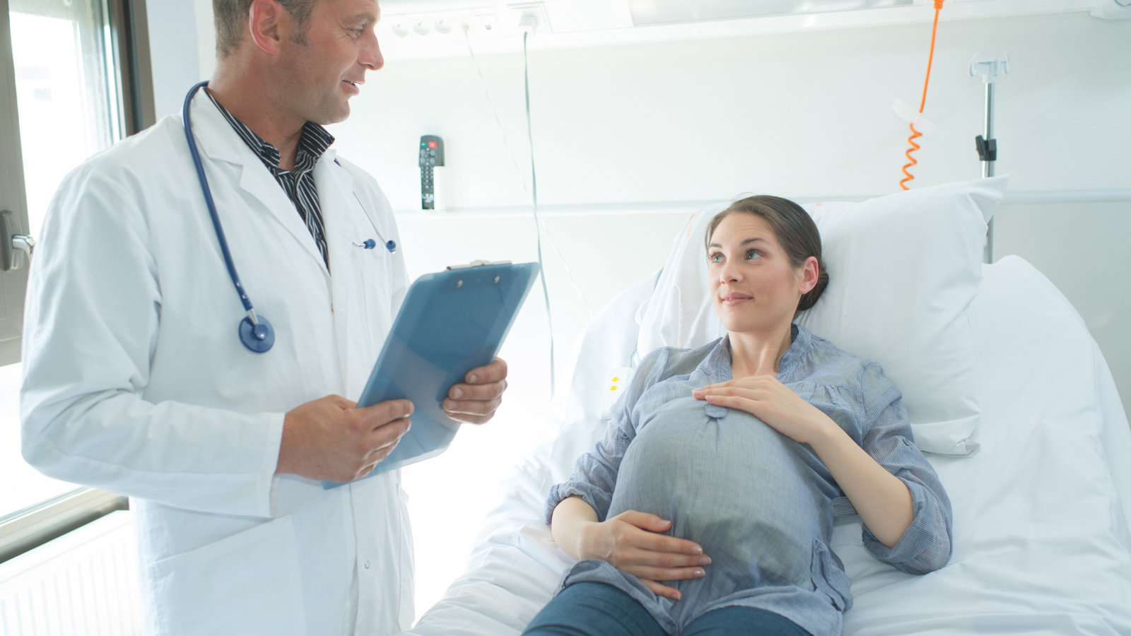 doctor talking to pregnant woman