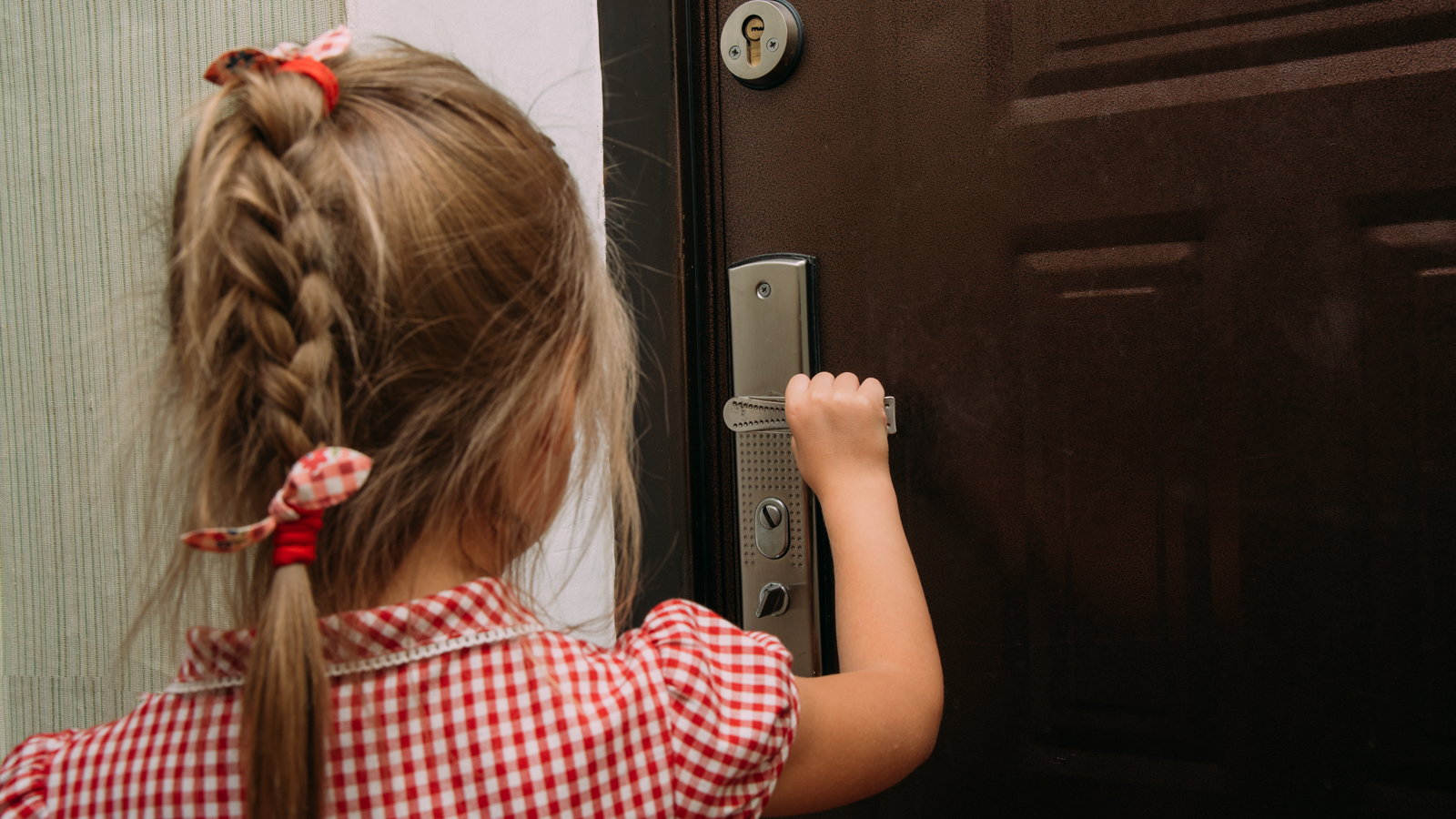 child knocking on door