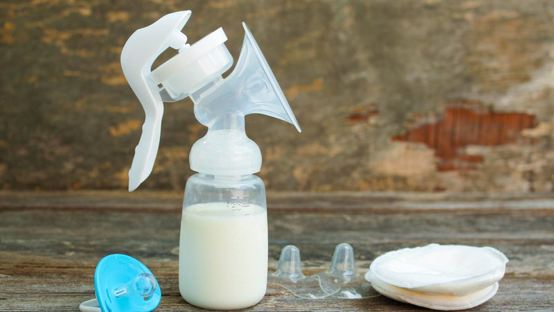 Breast pump with accessories