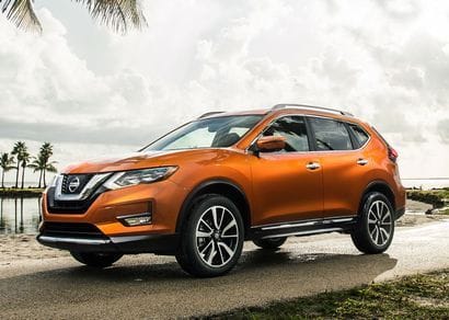 2017 Nissan Rogue SL front 3/4 view