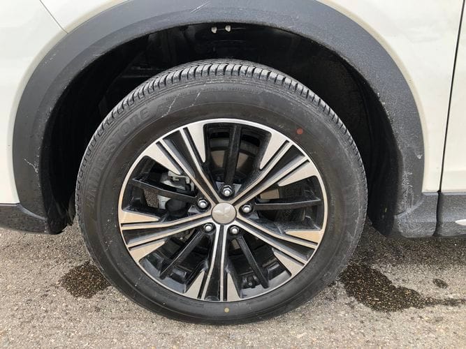 2019 Mitsubishi Eclipse Cross SEL alloy wheel detail