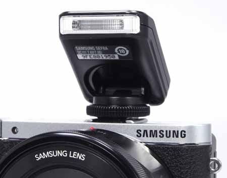 Samsung_NX3000-flash-up.jpg