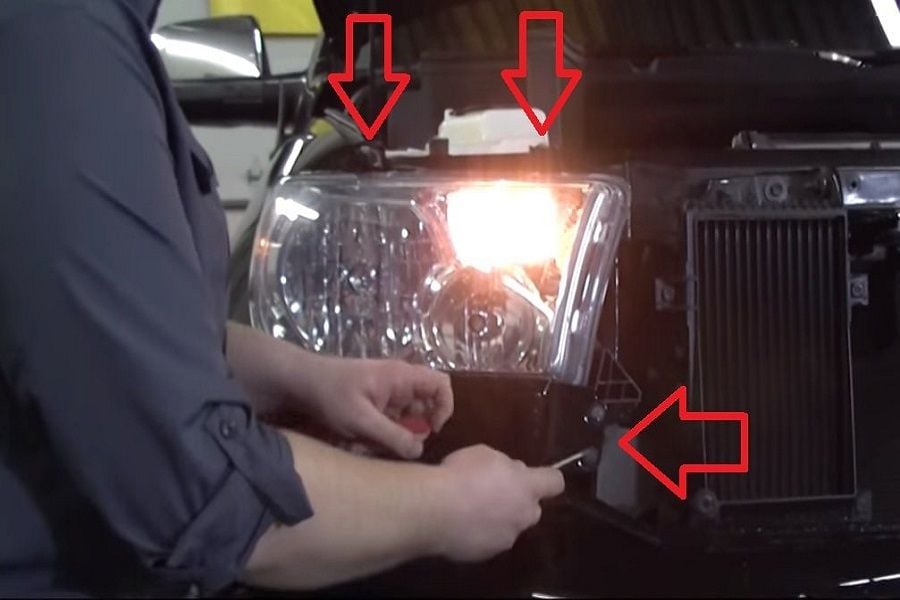 Toyota Tundra Removing headlight