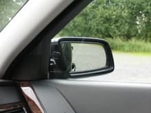 Right mirror tilted down in reverse