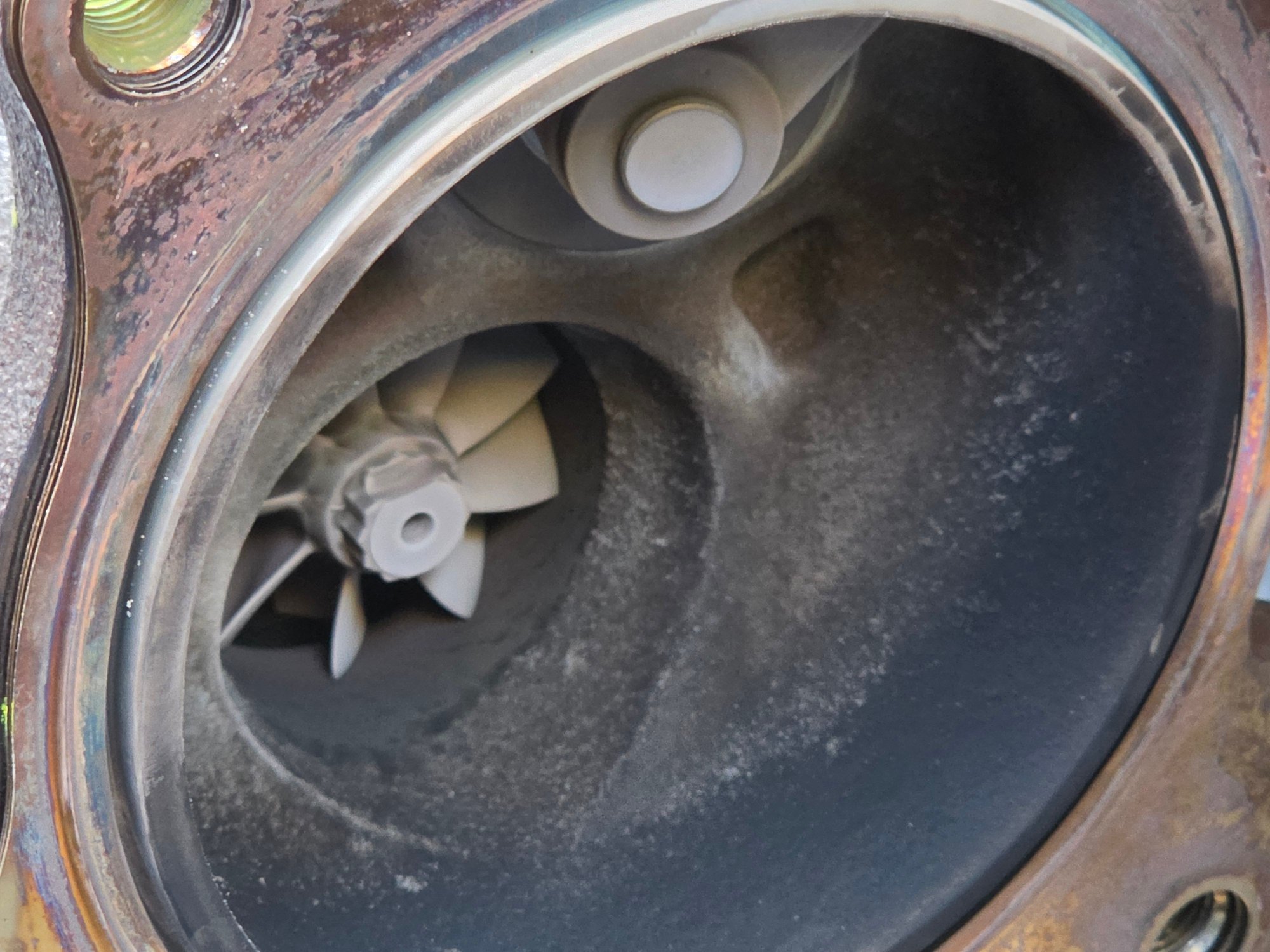 A closer look at the turbo. Interesting to see that much carbon build up for only 16,000 kms 