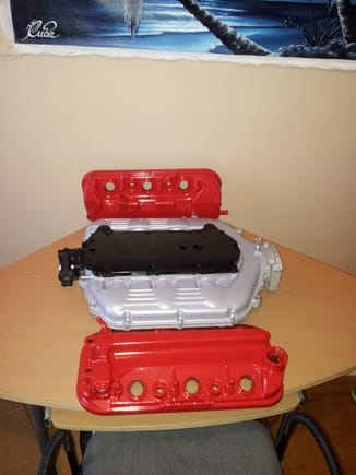 Super mirror red valve covers, gloss black top plate and also refinished the strut tower brace in gloss black