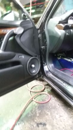 8" mmats pro audio loud speakers in the doors. I literally had to put an air saw to the panels smh.