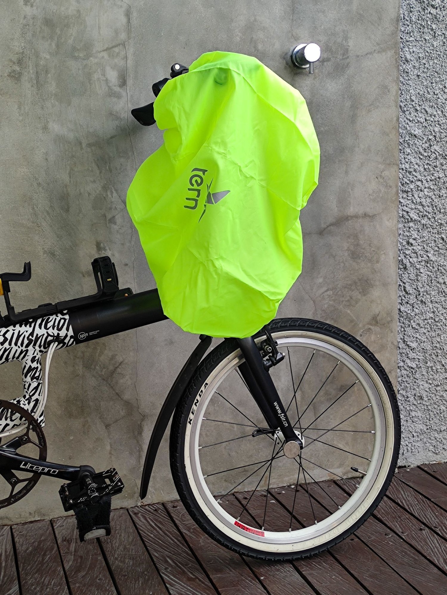 Drying out the rain cover