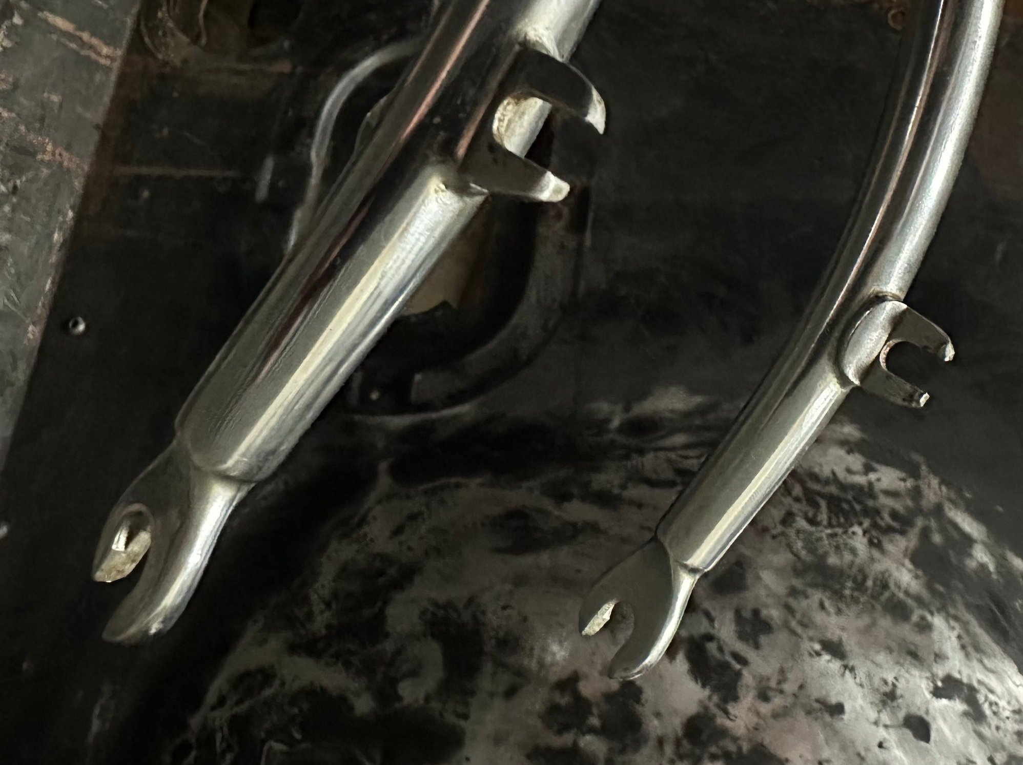 Not a great phot, but one I had � showing the recesses in the outer face of the fork ends.
