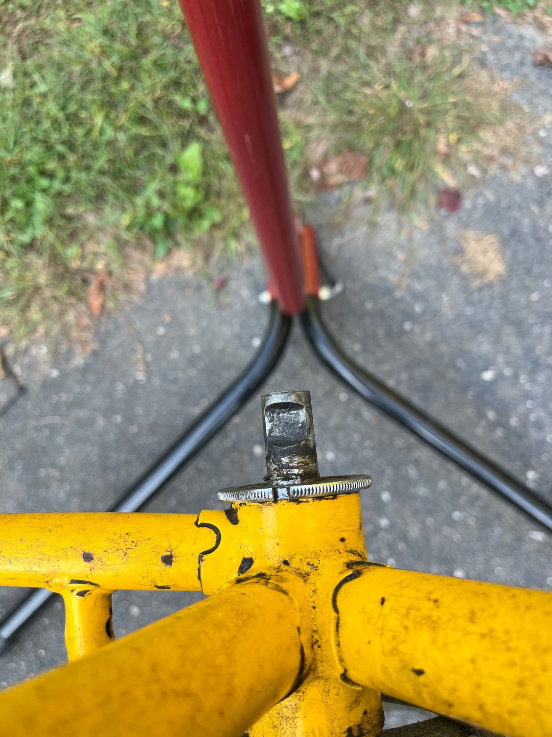 Other side. I unscrewed the adj. cup already and then screwed it back in thinking it would give me better leverage to pull on the other side