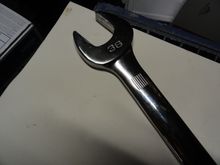 The BB was a bit tight and needed some of my "Big Boy Tools" to help with the removal of the fixed cup.  