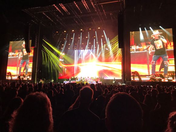 GnR was entertaining minor glitches here and there but the audience was forgiving. Axl laugh through it. But overall a great show with awesome graphics. 