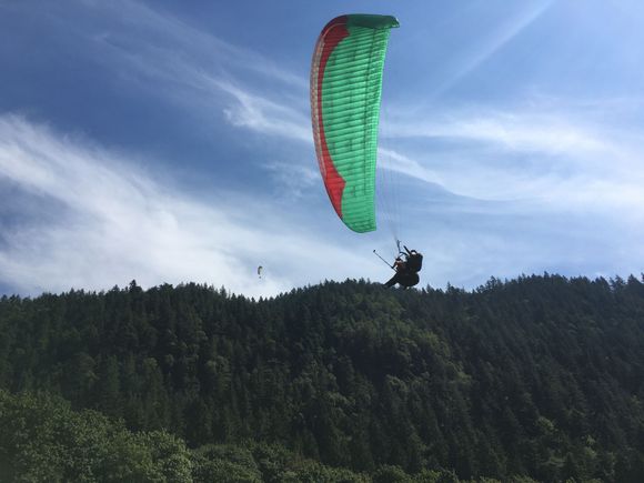 An easy landing.  And cheering from someone recording the landing (better than I)