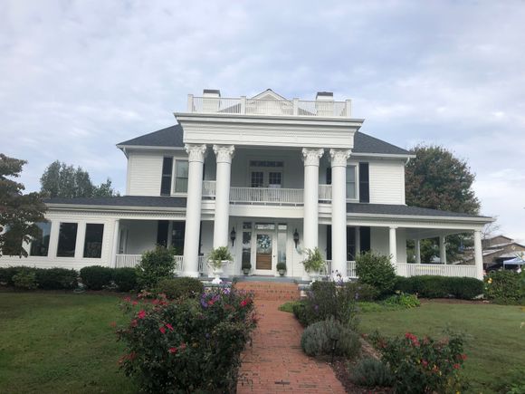 Beautiful southern estate home for rest stop 2