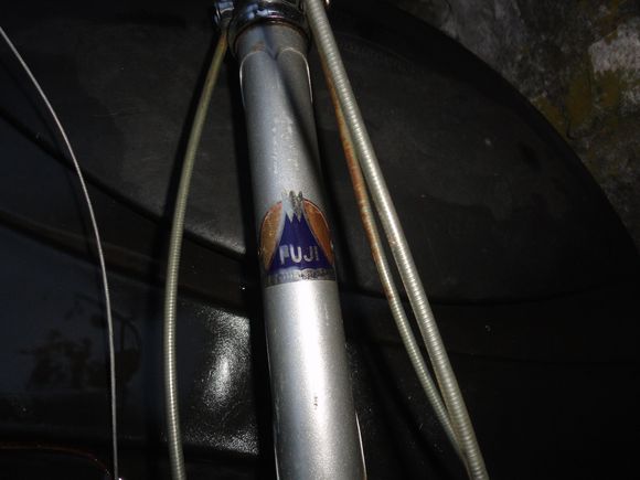 cool Fuji head tube and badge.  It is super long one from a tall bike.  But it has the complete headset.