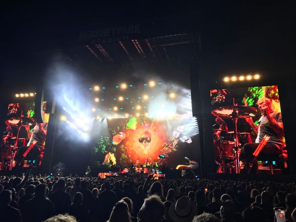 Duff and Slash were on their game. Slash is phenomenal. 
