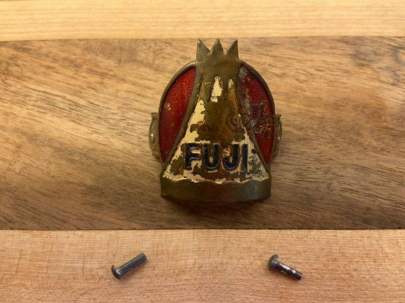 Found a head badge that matched the rivet holes in the head tube