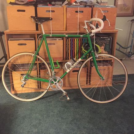 New powdercoating by O'Leary in Santa Fe came out great. Except for the taller stem w/shifters, pretty much as raced in the late '70s. Yes, sew-ups!