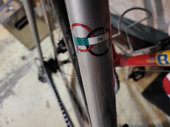 Had to add the made in Italy sticker. Most Bianchi that I see are actually from Taiwan. 
