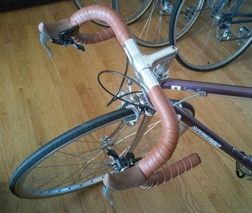 Front Top Left - Provides a nice view of the rear brake cable run along the left-lower side of the top-tube.  This was not used on any other Fuji's in 1986 that appeared in the USA catalogs.