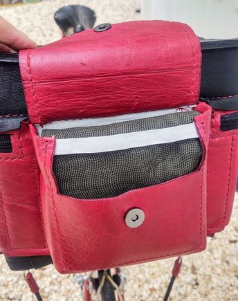Tool-pouch in front pocket.