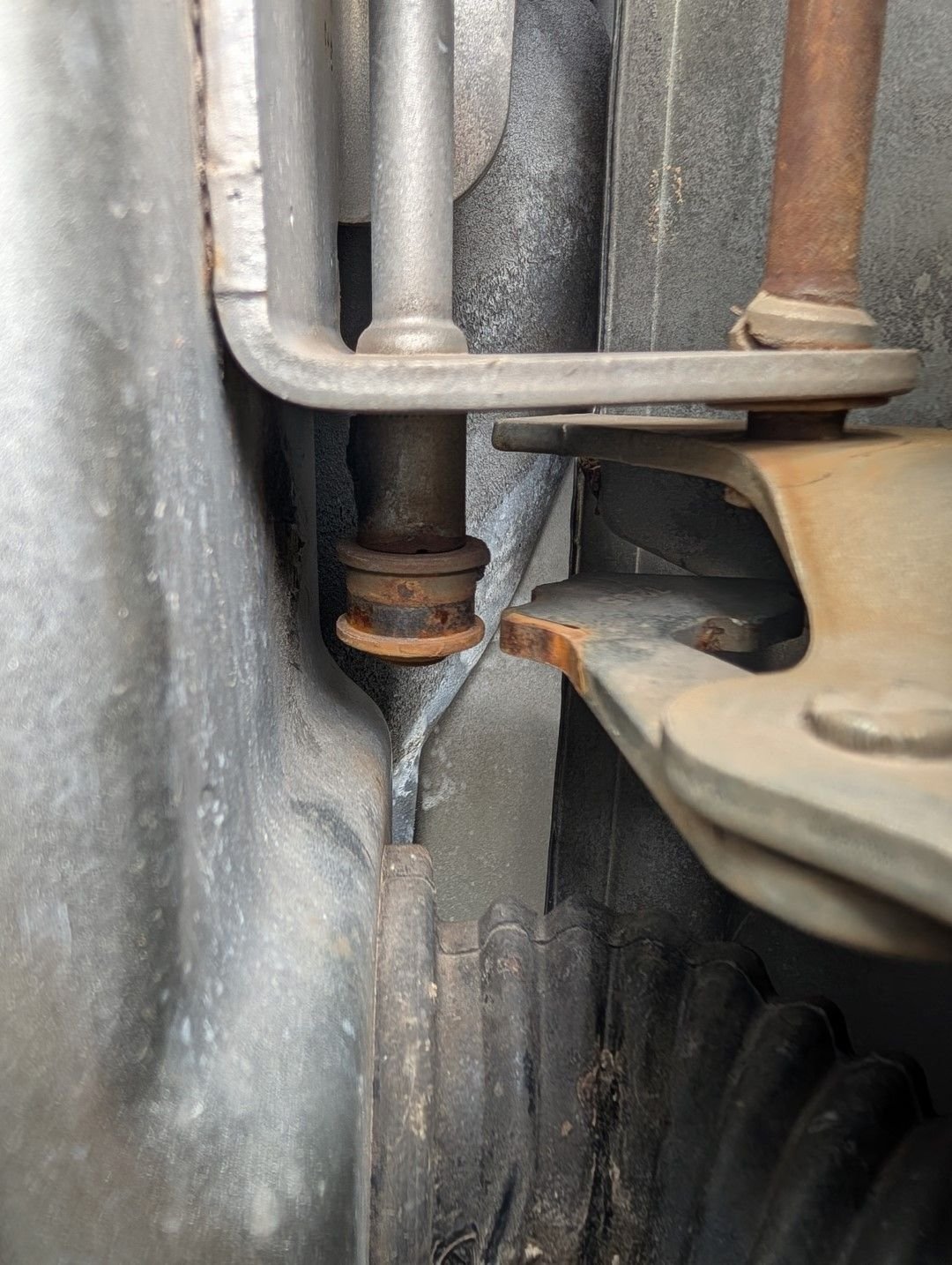 Rusted Right side Bearing no spring