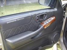 SSL11037 wood grain on doors and console