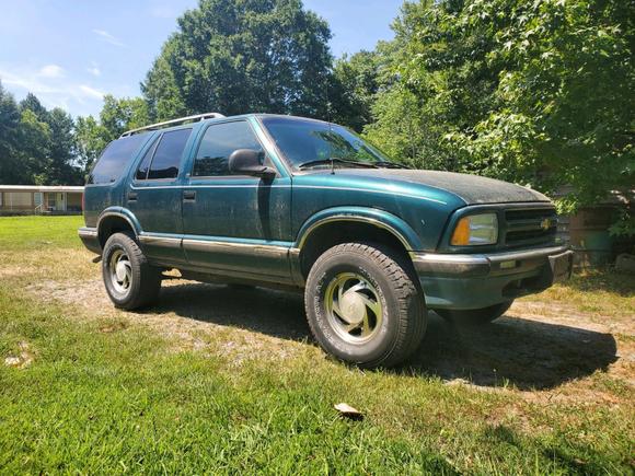 97 Blazer 4x4 4dr. 2 inch torsion key and shackle lift