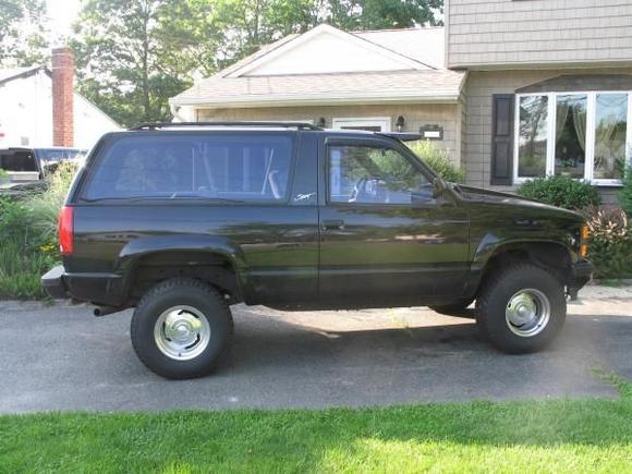Side view. Looks hot right? 3 inch suspention ift with 15 inch center line wheels on 31 inch tires.