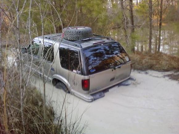 got stuck again layin axle in the rear but my 4x4 was broke