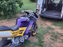 Cleaned the tank , cleaned the carbs, new battery and she fired right up.... once i figured out the ram air duck horn dodads issue....I had removed the headlight fairings.