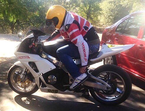 93 900rr wearing an 07 1000rr fairing and tail w/04 gsxr750 wheels.