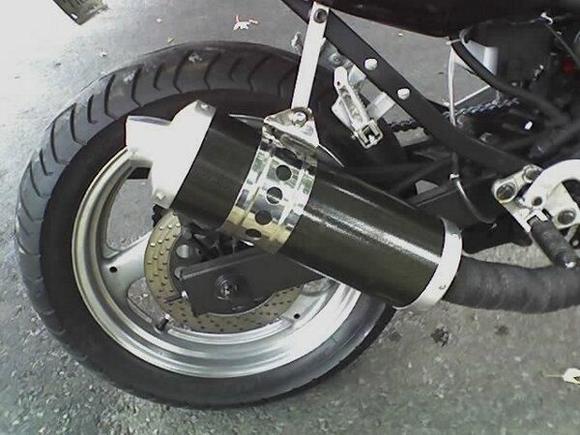 cut my stock r6 exhaust :)
