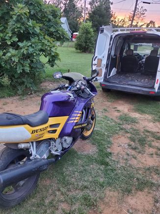 Cleaned the tank , cleaned the carbs, new battery and she fired right up.... once i figured out the ram air duck horn dodads issue....I had removed the headlight fairings.