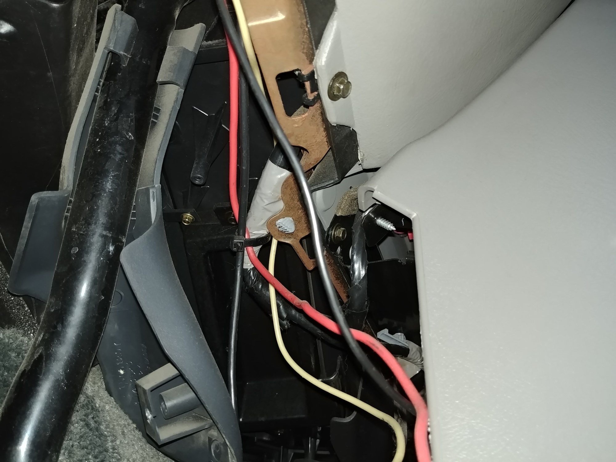 Understanding custom wiring on a 2002 Suburban Z71 - Chevrolet Forum