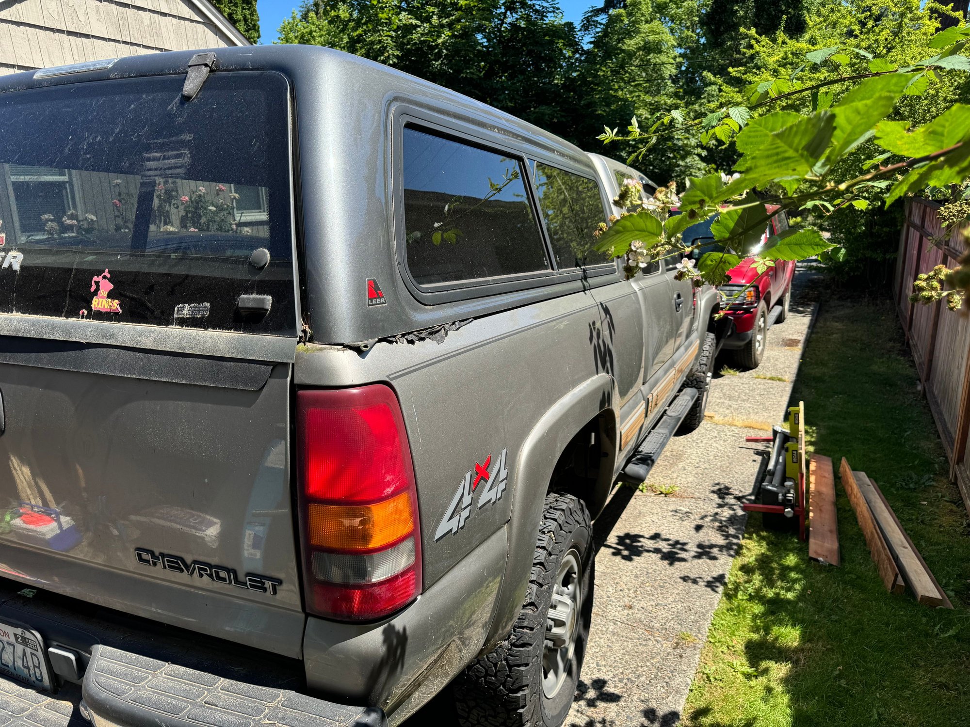 2001 Chevrolet Silverado 2500 HD - Totaled Chevy Silverado 2500 HD - Used - VIN 1GCHK29G31E316750 - 114,078 Miles - 8 cyl - 4WD - Automatic - Truck - Silver - Seattle, WA 98125, United States