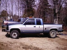 my truck, the truck beside it is the 93 i listed