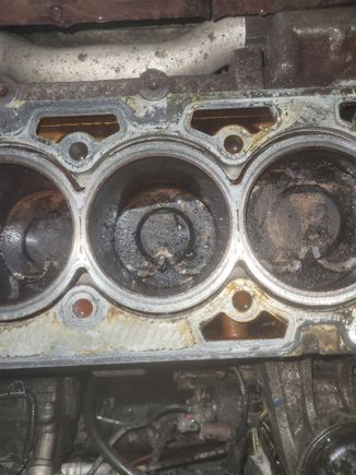 Marks in the carbon build up from valves i think