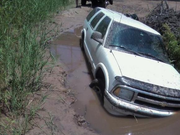 quick sand sucks lol my buddys blazer 4x4